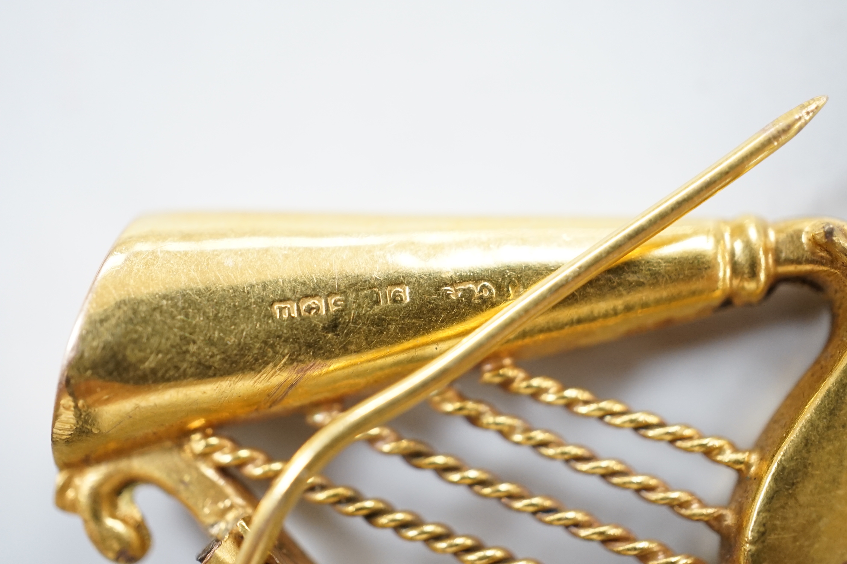 A George V 9ct gold and inset hardstone set brooch, modelled as a harp, 34mm, gross weight 5.6 grams.